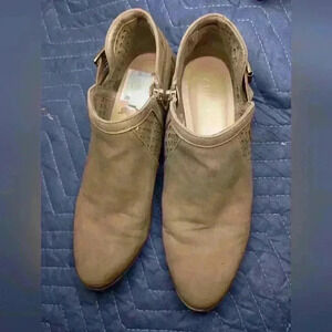 Andiamo Brown Tan Suede Zipper Ankle Boots‎
